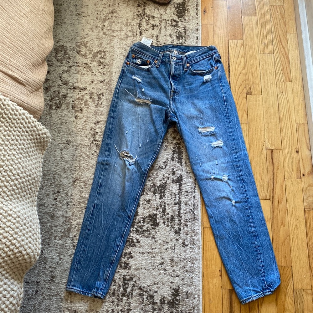 Levi’s Distressed Medium Wash Straight Wedgie Jeans